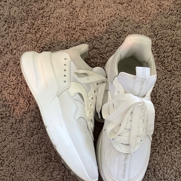 Alexander McQueen - Picture 2 of 3